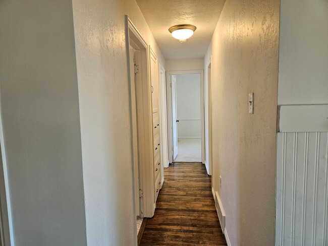 Building Photo - Beautiful 3 Bedroom/2 Bathroom in Bountiful
