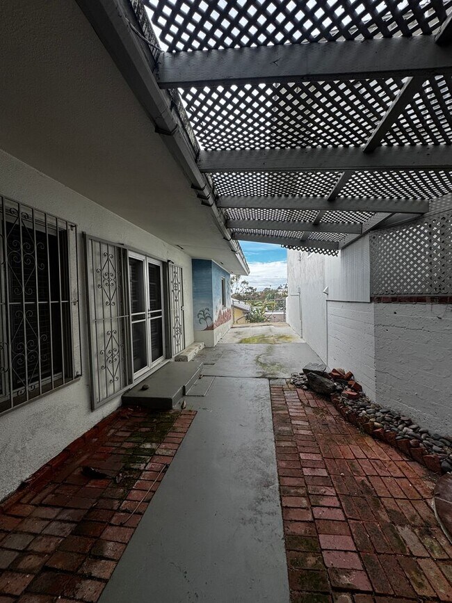 Building Photo - Guy &amp; Crowell