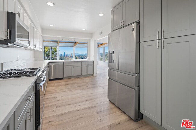 Building Photo - 16210 Bertella Dr
