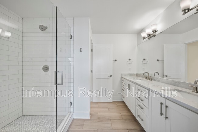 Building Photo - 962 9th Ave S