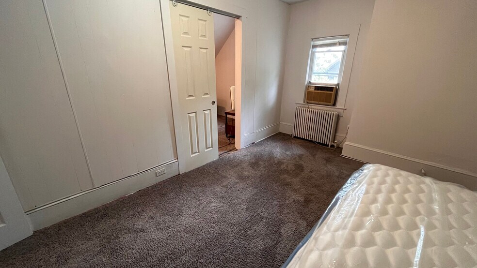 Building Photo - 5859 Hobart St