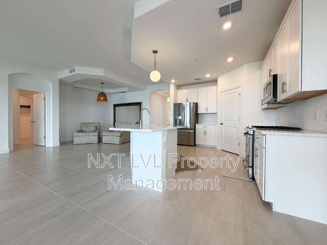 Building Photo - 16570 Ridgeview Cir
