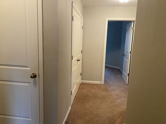 Building Photo - Townhome off Joe B Jackson