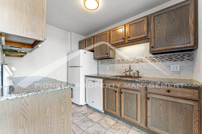 Building Photo - Gorgeous Condo with Ductless AC System  an...