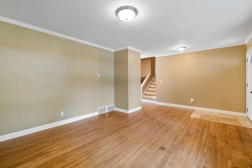 Building Photo - 8114 E Mockingbird St