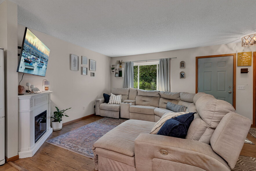 Building Photo - 5341 Mallard Ln