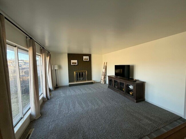 Building Photo - Cute Price Home