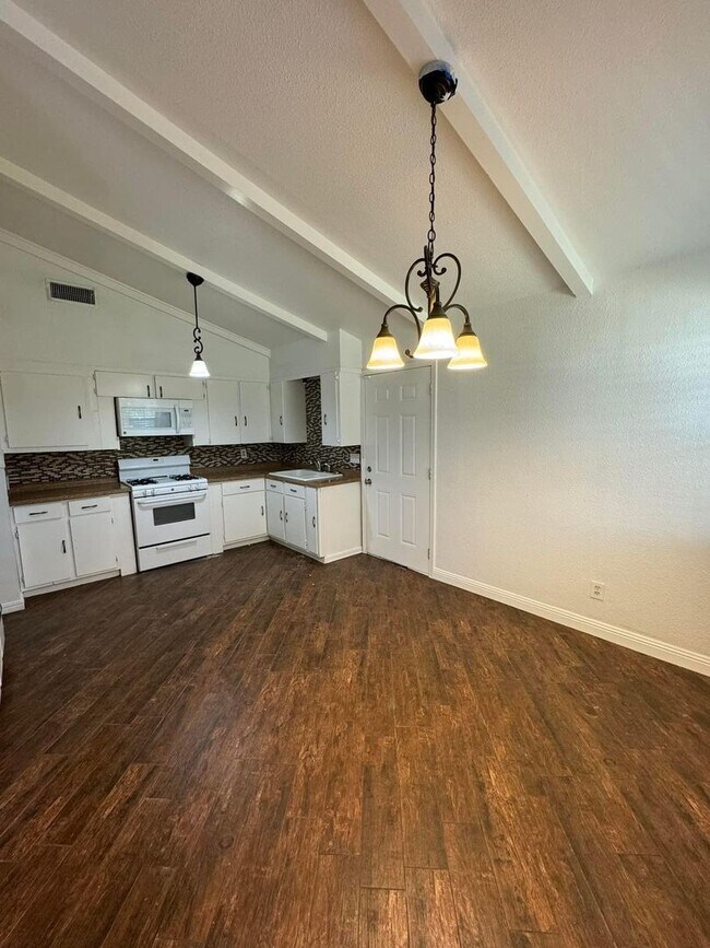 Building Photo - Spacious, remodeled 4 Bed, 2 Bath Home in Lubbock, TX