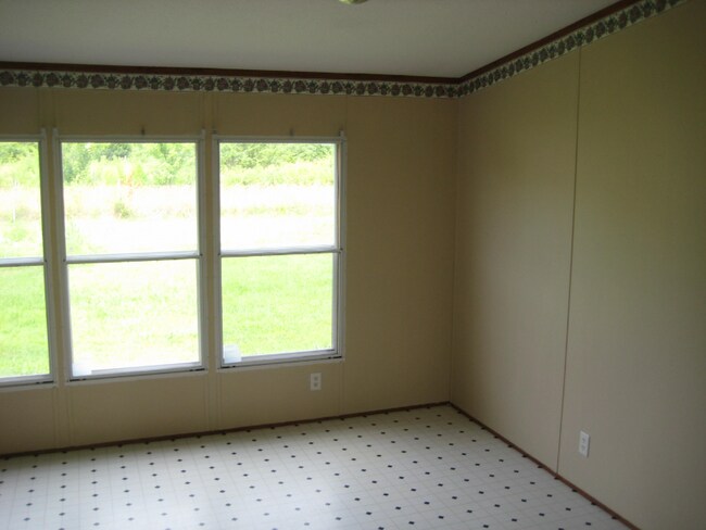 Building Photo - 124 Angie Dr