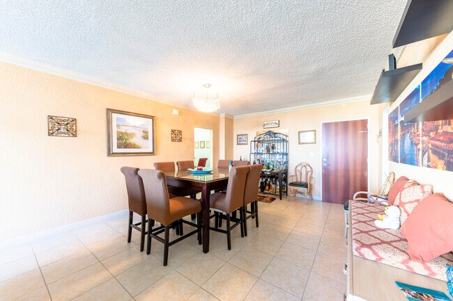 Building Photo - 4001 S Ocean Dr