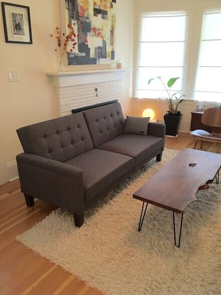 Building Photo - 1523 SE Ankeny St