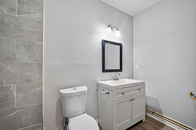 Building Photo - 4909 Holloway Dr