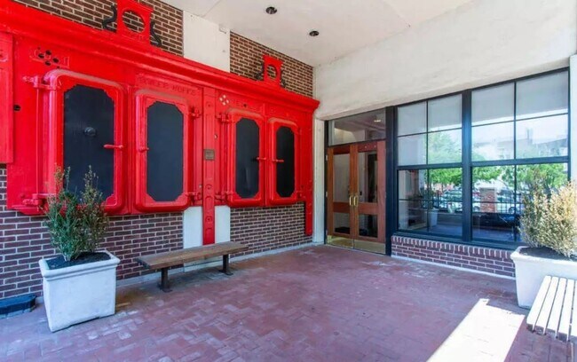 Building Photo - Luxurious 1-Bed/1-Bath Condo At Bridgeview Place! Available January 2026!