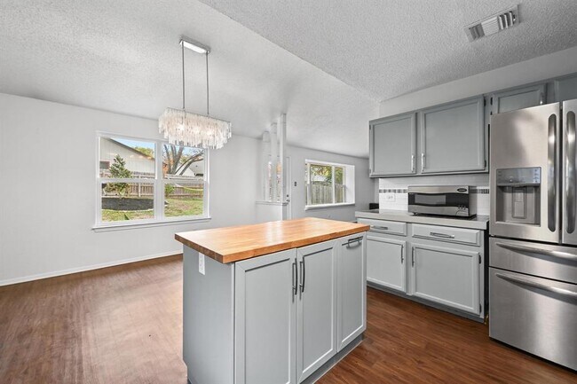 Building Photo - 7811 Finch Trail