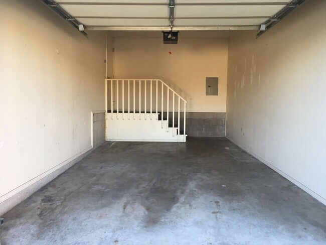 Building Photo - 73 W 16th Pl