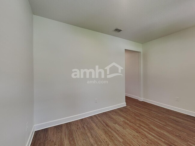 Building Photo - 220 Crestrun Loop