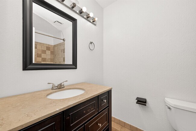 Building Photo - 42 Rockridge Dr
