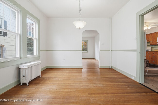 Building Photo - 123 William St