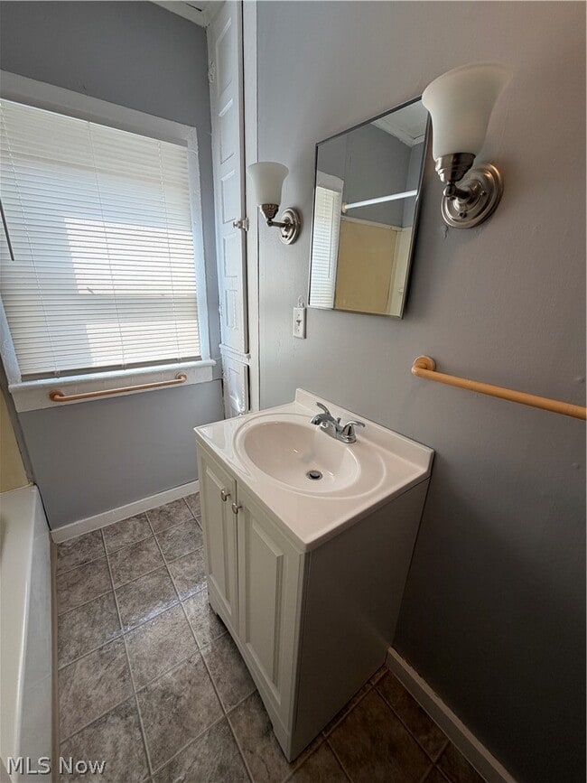 Building Photo - 155 Garfield Ave