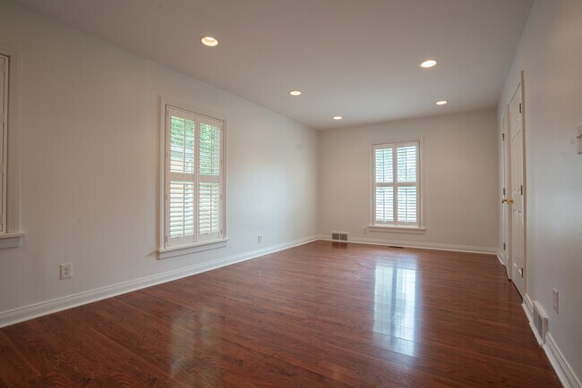 Building Photo - 218 Bramton Rd