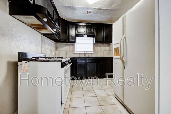 Building Photo - 1506 NE 43rd St