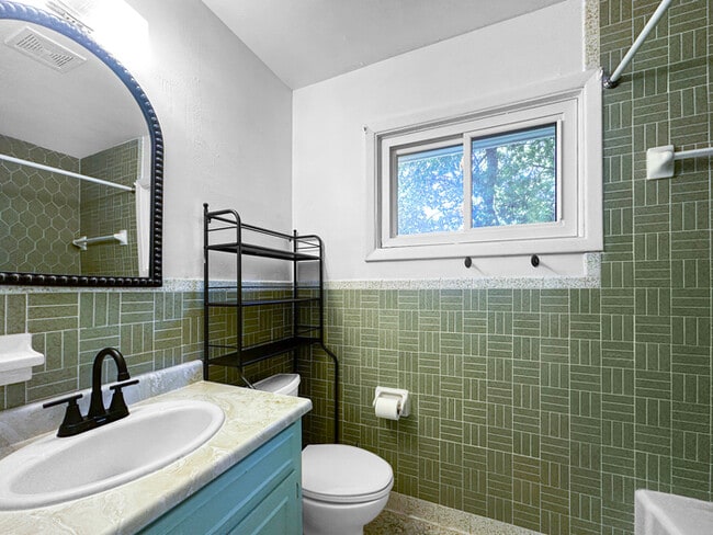 Building Photo - Charming 4 Beds 2 Baths Home in Chamblee!