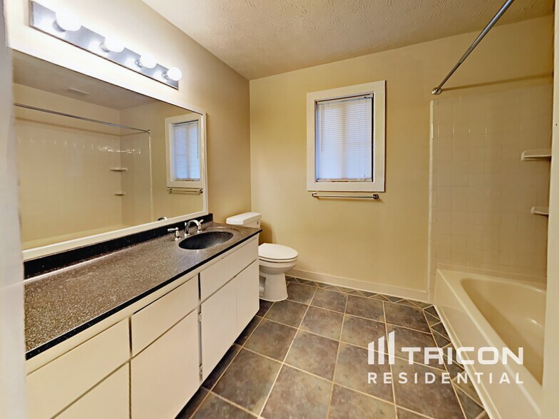 Building Photo - 5054 Stoney Point Ln