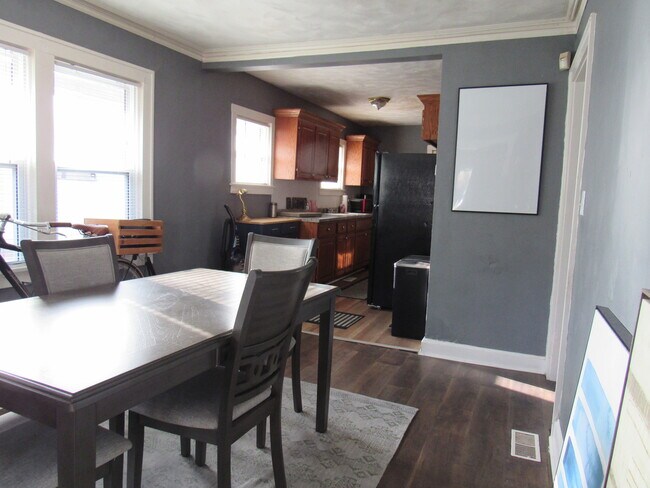 Building Photo - 5004 Euclid Ave