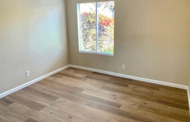 Building Photo - 2 Bed 1 Bath Condo in El Sobrante -- COMIN...