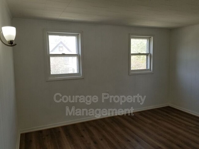 Building Photo - 109 Chestnut St