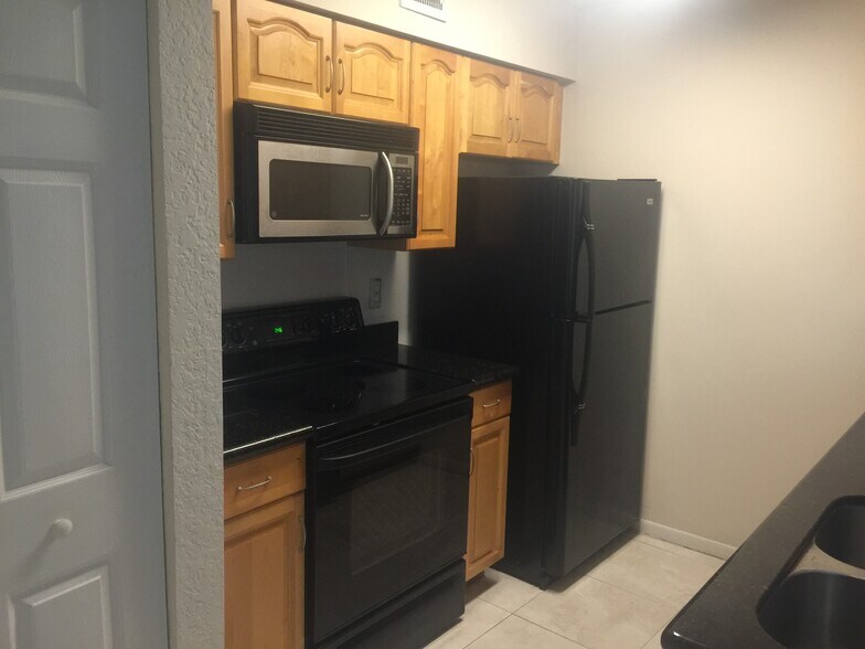 Building Photo - 2880 N Oakland Forest Dr