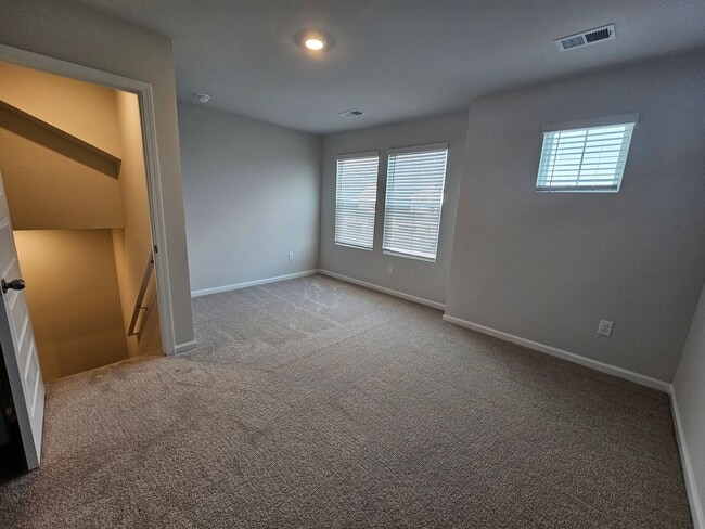 Building Photo - 2096 Northwest Dr