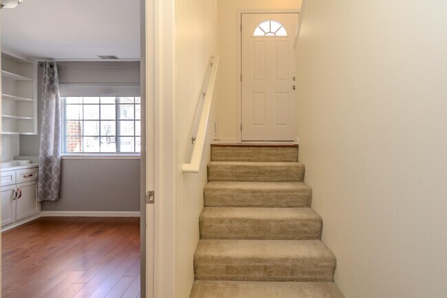 Building Photo - 6225 Brant Ln