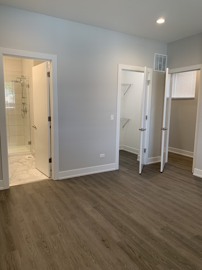 Building Photo - 3333 S Michigan Ave