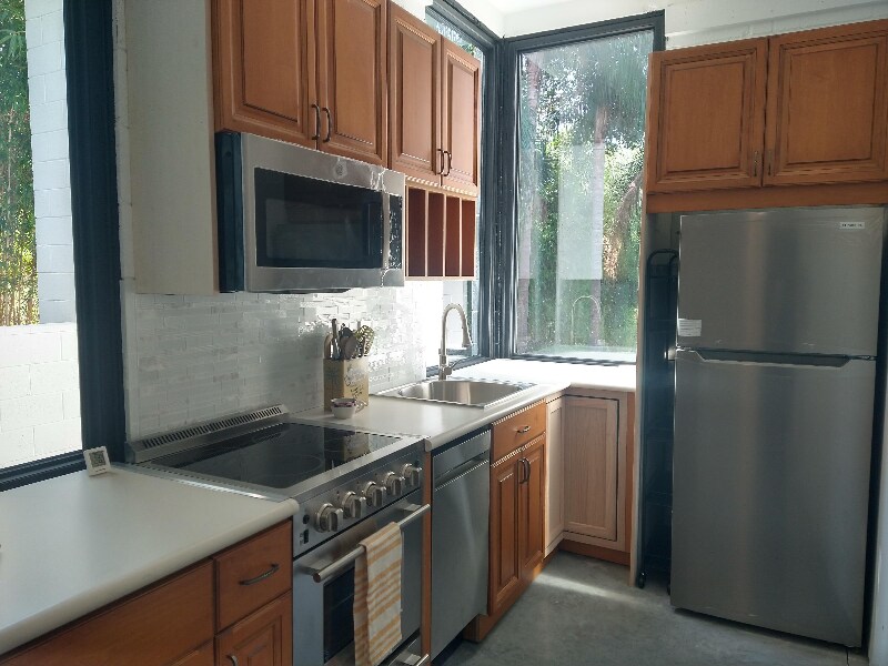 Building Photo - 2053 Carolina Ave