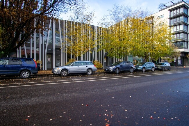 Building Photo - Modern Design Live/Work Townhouse in NW Portland!