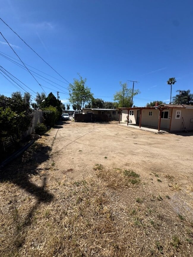 Building Photo - Cozy Remodeled Home