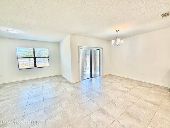 Building Photo - 388 Coyote Dr