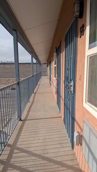 Building Photo - 6968 Alameda Ave