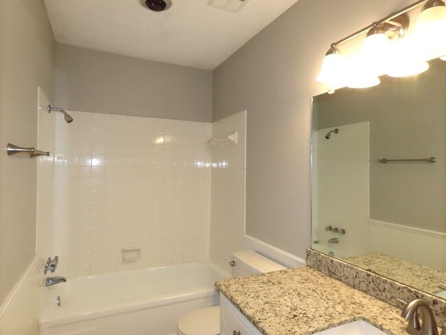 Building Photo - South Tyler! Beautiful 3 Bedroom, 2 Bathroom Duplex