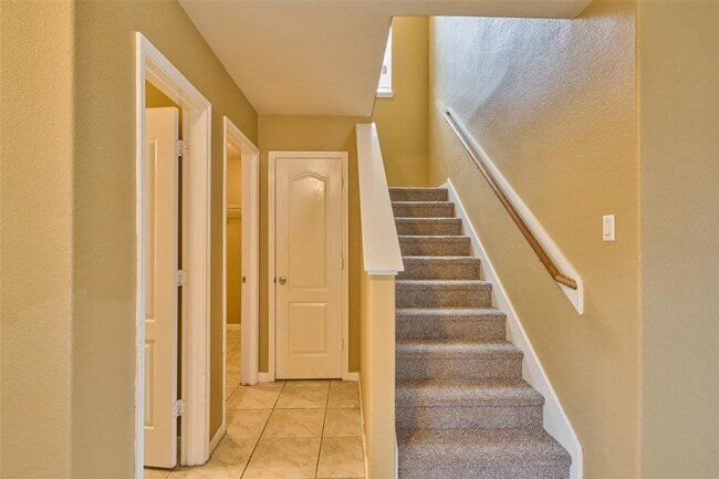 Building Photo - 3022 Swift Brook Glen Way