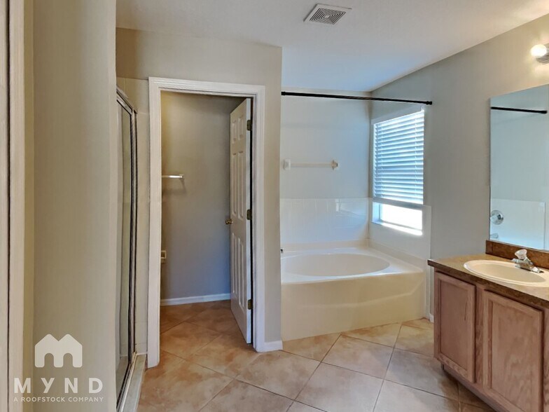 Building Photo - 4852 Barchetta Dr