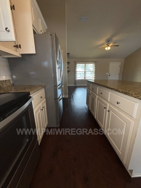 Building Photo - 229 Lace Dr