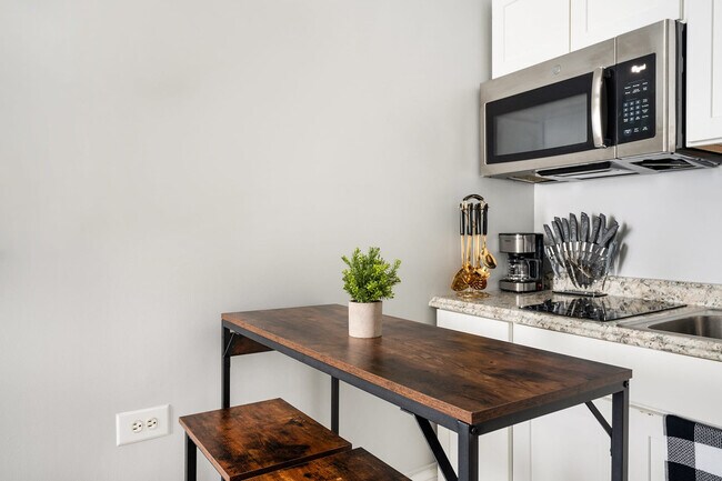 Building Photo - 234 W 73rd St