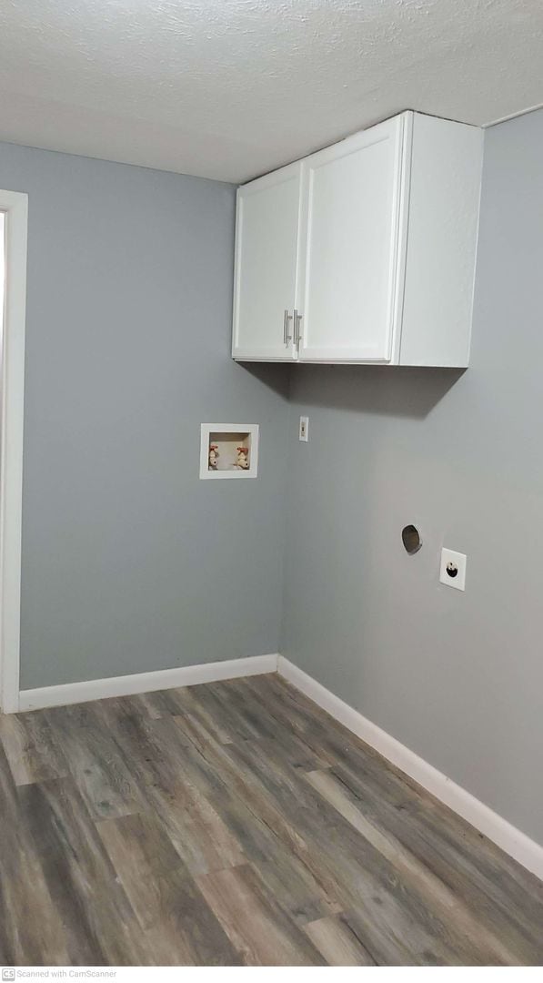 Building Photo - Beautifully Renovated 2 Bed, 1 Bath with AC!
