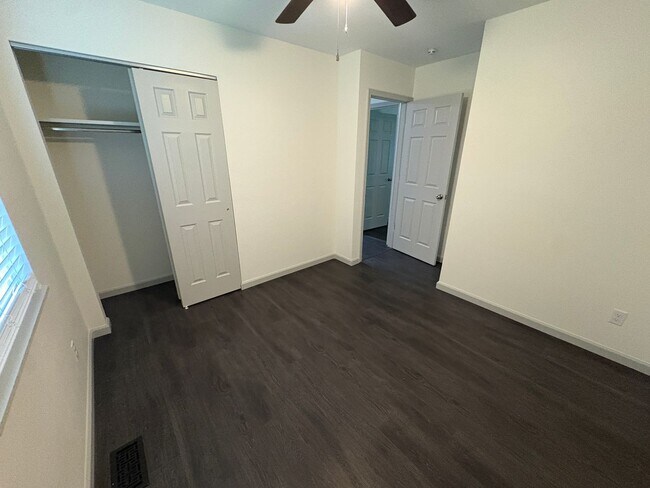 Building Photo - 3BR-1BA Single-Family House - Warrenton MO 63383
