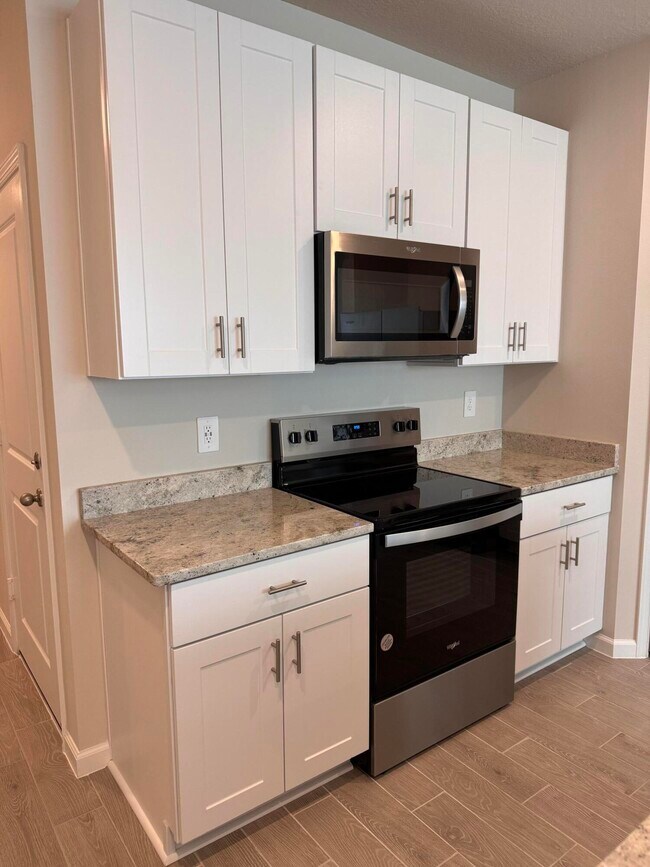 Building Photo - 496 Salisbury Cir