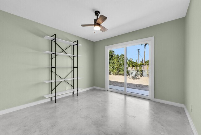 Building Photo - 3967 E Sunny Dunes Rd