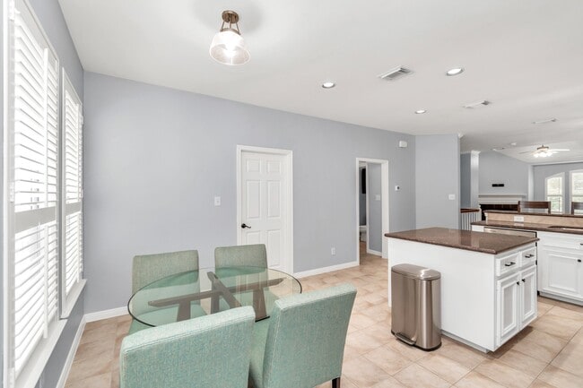 Building Photo - 2901 W Dallas St