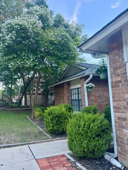 Building Photo - 13407 Stairock St
